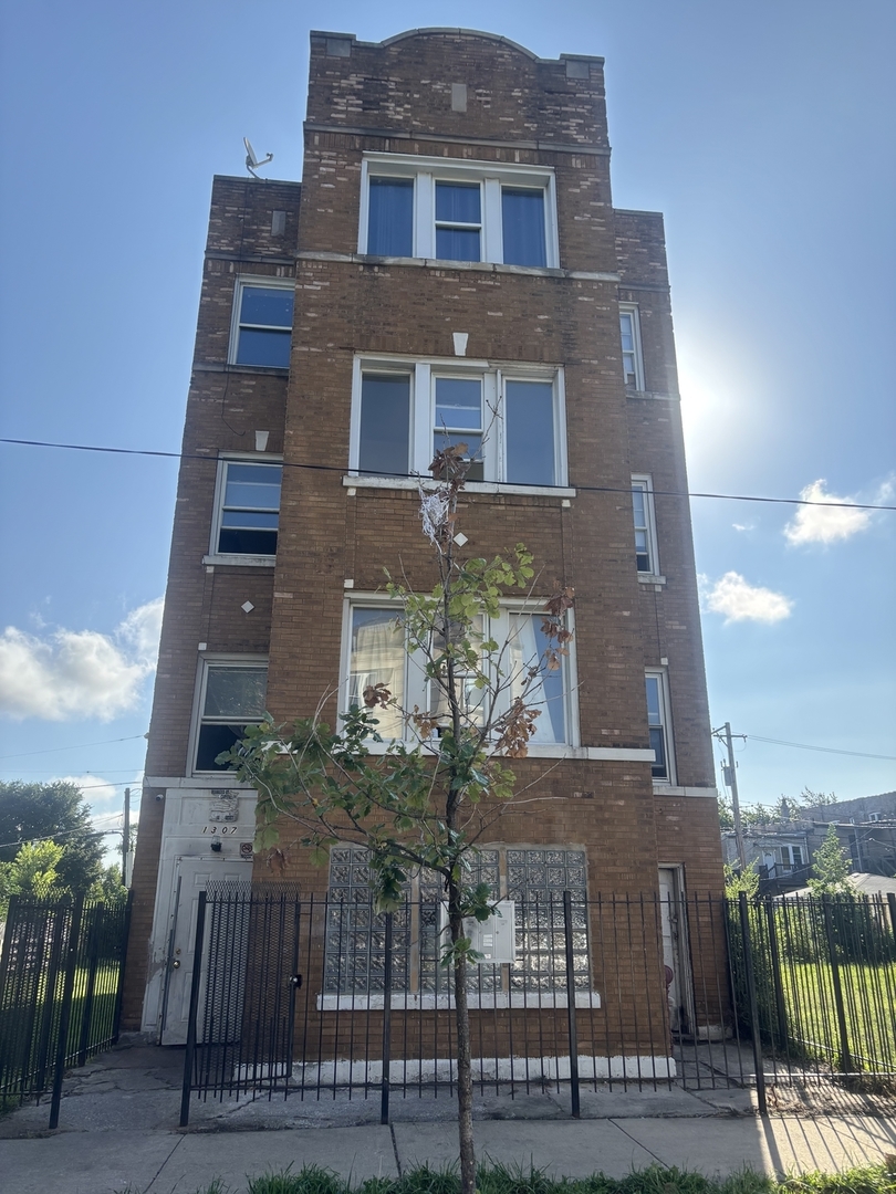 1307 Lawndale Avenue