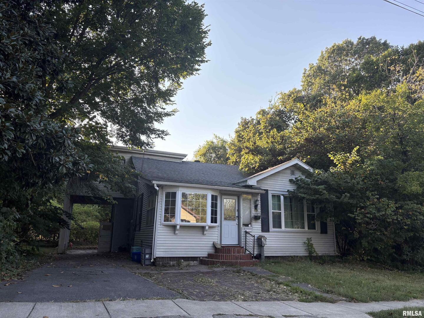 400 FOREST Street