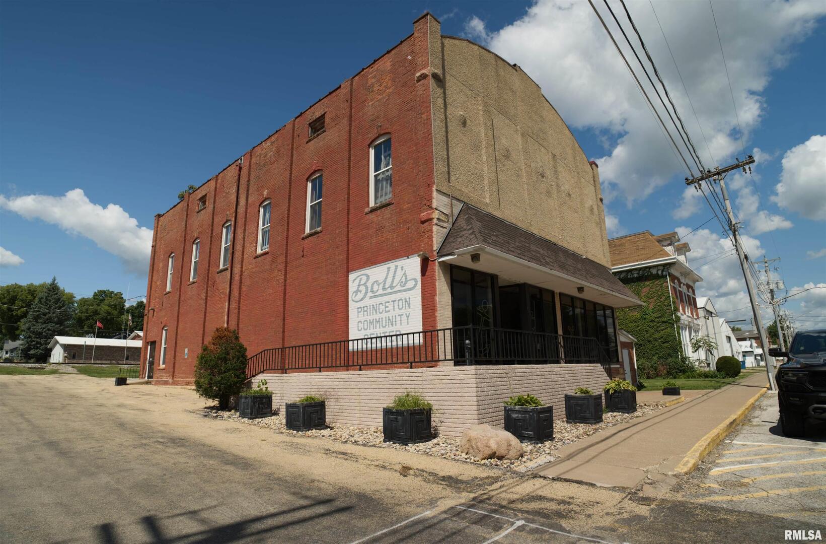 428 RIVER Drive